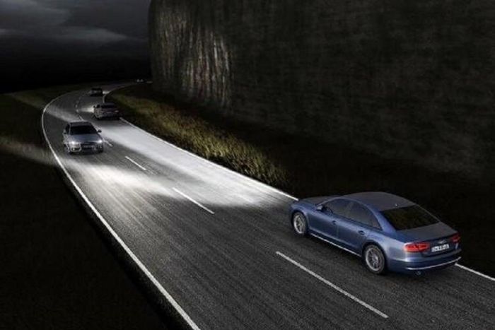 Tài xế có thể truyền đi nhiều thông điệp khác nhau từ việc "đá đèn" Ảnh: The Drive