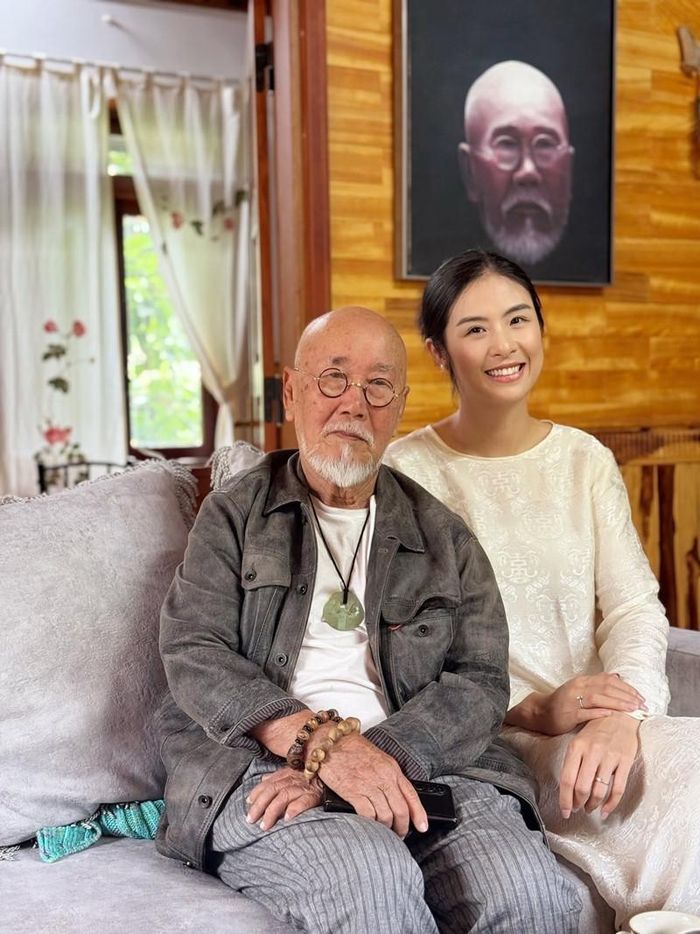 Ngọc Hân có dịp ghé thăm nhà họa sĩ Trịnh Cung.