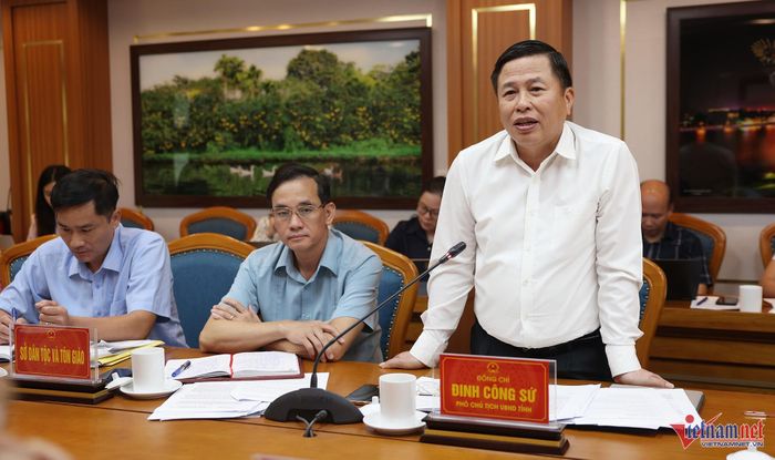 Phó Chủ tịch UBND tỉnh Phú Thọ Đinh Công Sứ phát biểu tại buổi làm việc.