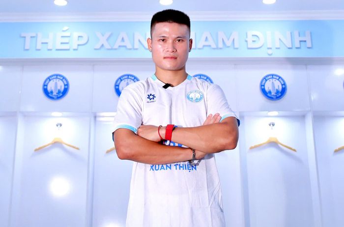 Tuấn Hải gia nhập Thép Xanh Nam Định. Ảnh: T.L