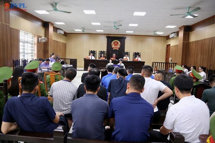 Quang cảnh phiên tòa xét xử.