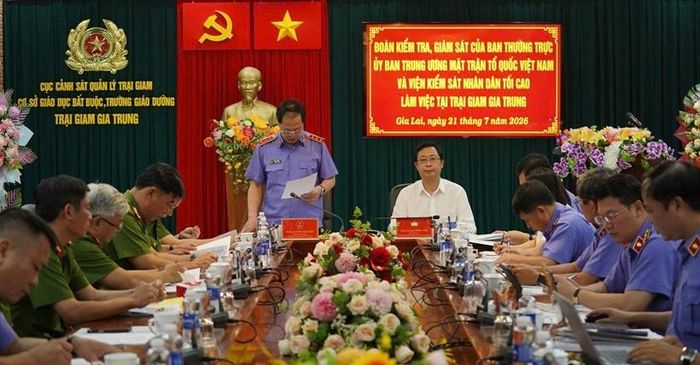 Quang cảnh buổi làm việc tại Trại giam Gia Trung.