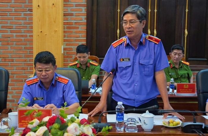 Đồng chí Trần Minh Quốc, Phó Viện trưởng VKSND tỉnh Gia Lai phát biểu tại buổi làm việc.