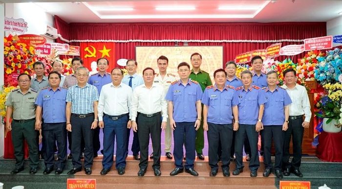 Lãnh đạo VKSND tối cao, Lãnh đạo Thành ủy, Đại diện Lãnh đạo các sở, ban ngành thành phố và VKSND thành phố Cần Thơ; VKSND tỉnh Đồng Tháp, Cà Mau tại Lễ công bố và trao Quyết định bổ nhiệm đồng chí Phạm Xuân Minh, Viện trưởng VKSND TP Cần Thơ