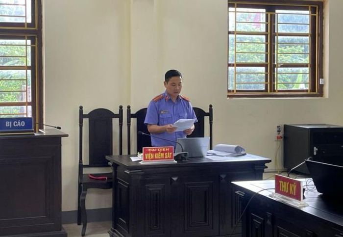 Kiểm sát viên phát biểu quan điểm giải quyết tại phiên tòa.