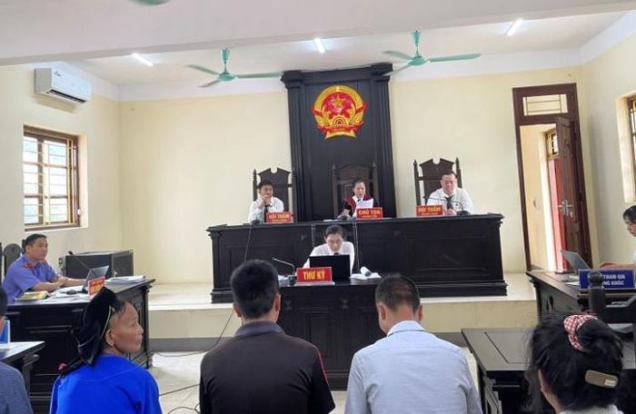 Quang cảnh phiên tòa.
