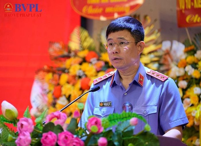 Đồng chí Nguyễn Đức Thái, Ủy viên Ban Thường vụ Đảng ủy, Phó Viện trưởng VKSND tối cao phát biểu giao nhiệm vụ tại buổi lễ.
