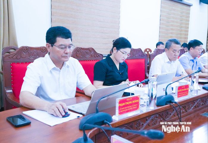 Các đồng chí lãnh đạo các cơ quan tham mưu, giúp việc của Tỉnh ủy tham dự hội nghị. Ảnh: Mai Hoa
