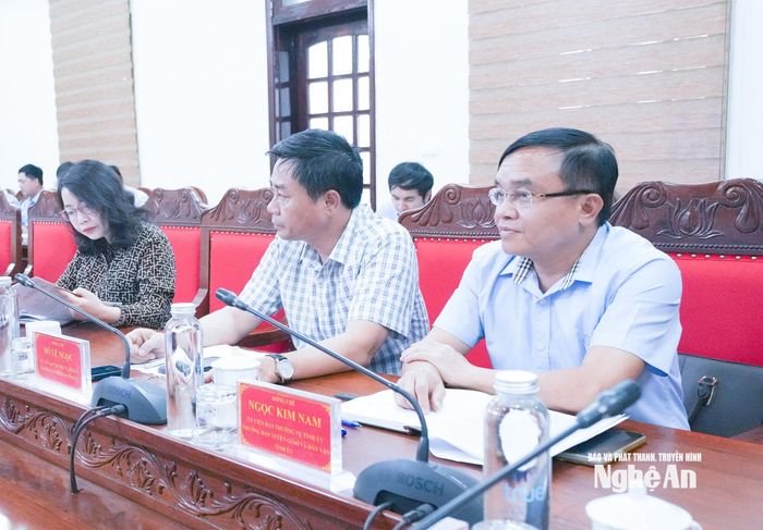 Các đồng chí lãnh đạo các cơ quan tham mưu, giúp việc của Tỉnh ủy tham dự hội nghị. Ảnh: Mai Hoa