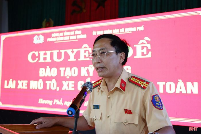 Đại tá Hà Hải Long - Trưởng phòng Cảnh sát giao thông, Công an tỉnh Hà Tĩnh phát biểu khai mạc hội nghị.