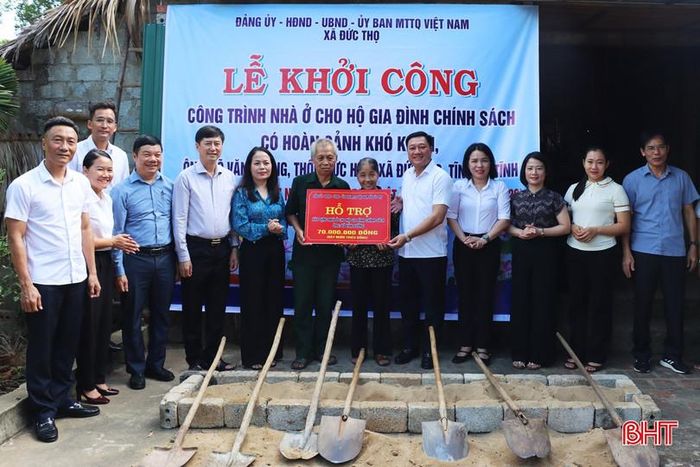 Căn nhà mới của ông Võ Văn Đường có diện tích hơn 80 m2 với kinh phí xây dựng là 250 triệu đồng. Trong đó, Ủy ban MTTQ xã Đức Thọ trích nguồn Quỹ Vì người nghèo của xã hỗ trợ số tiền 70 triệu đồng; còn lại là đóng góp của người thân trong gia đình, và bà con lối xóm.