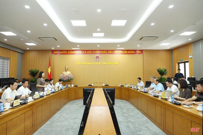 Toàn cảnh buổi làm việc.
