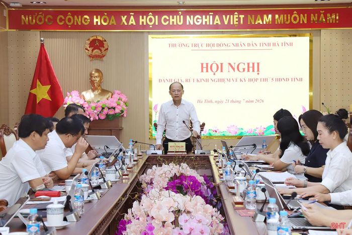 Đồng chí Nguyễn Hồng Lĩnh - Phó Bí thư Thường trực Tỉnh ủy, Chủ tịch HĐND tỉnh chủ trì hội nghị.