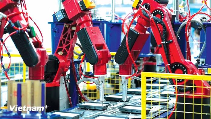 Nếu doanh nghiệp đưa công nghệ số vào quản lý, đó là con đường tăng năng suất lao động nhanh nhất. (Ảnh: Vietnam+)
