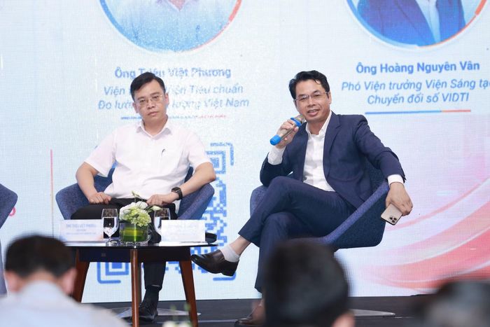 Ông Hoàng Nguyên Vân, Phó Viện trưởng Viện Sáng tạo Chuyển đổi số chia sẻ tại Hội thảo. (Ảnh: NEAC)