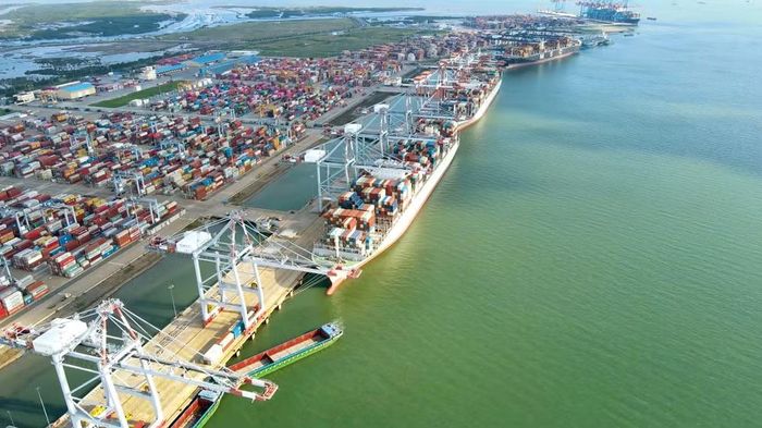 Sản lượng hàng hóa thông qua hệ thống cảng của VIMC đạt 89,82 triệu tấn, bằng 50% kế hoạch năm. (Ảnh: PV/Vietnam+)