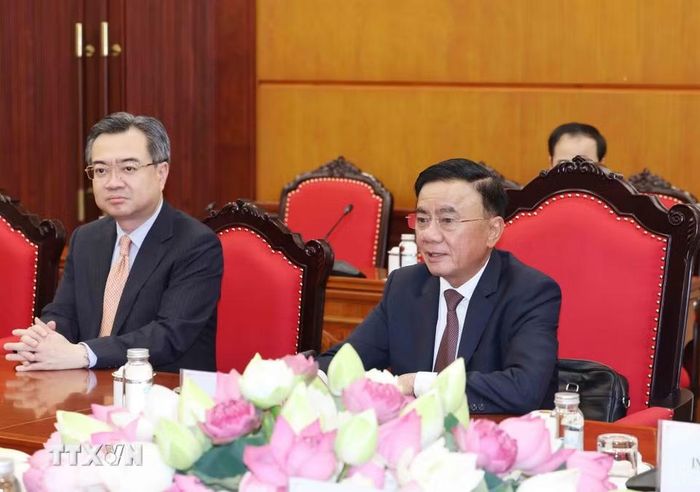 Thường trực Ban Bí thư Trần Cẩm Tú phát biểu tại cuộc hội đàm với Quyền Tổng Thư ký Đảng Dân chủ Tự do Nhật Bản Hagiuda Koichi. (Ảnh: Phương Hoa/TTXVN)