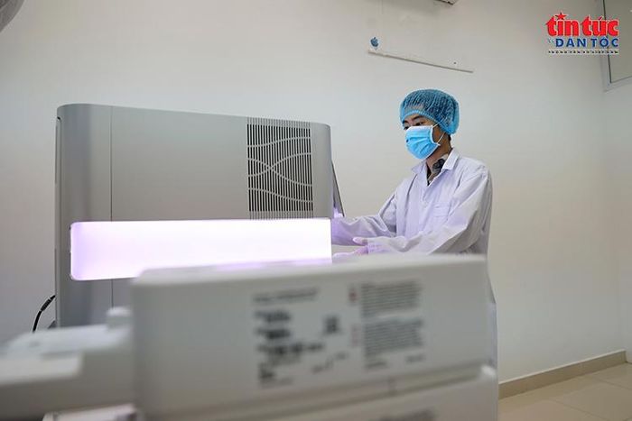Hệ thống giải trình tự gen thế hệ mới giúp đọc đồng thời hàng triệu đoạn ADN từ mẫu hài cốt.