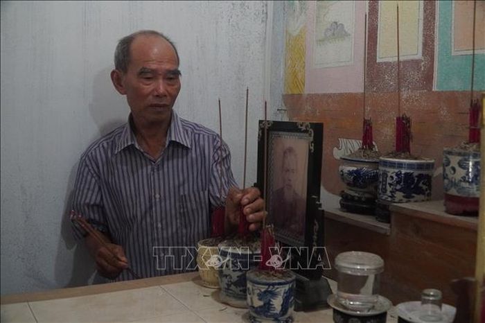 Hiện ông Dương Văn Xướng (78 tuổi, xã Phú Hồ) đang thờ phụng 5 liệt sĩ.
