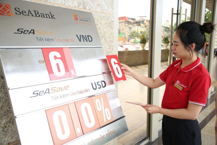Lãi suất ngân hàng vẫn tiếp tục căng thẳng trước biến động địa chính trị toàn cầu. Ảnh minh hoạ