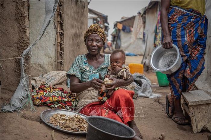 Người dân tại trại tị nạn ở Bunia, tỉnh Ituri, CHDC Congo. Ảnh: THX/TTXVN phát