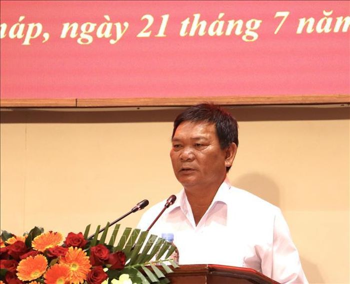 Ông Huỳnh Tấn Hoàng, ngụ ấp Hòa Tường, xã Phú Cường, tỉnh Đồng Tháp, phát biểu tri ân tại buổi lễ.