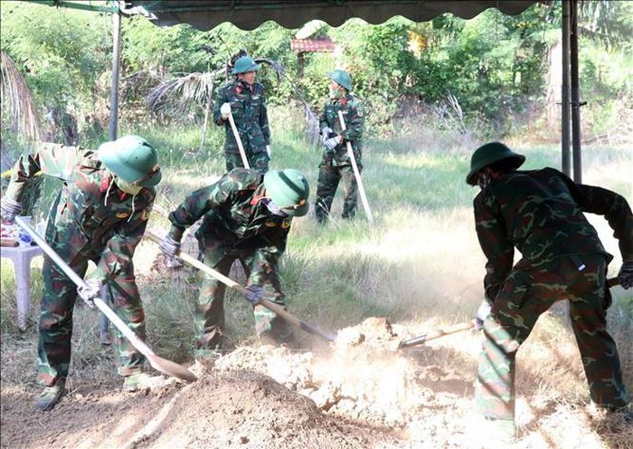Quy tập hài cốt liệt sĩ Mai Văn Điệu về nơi an nghỉ cuối cùng tại Nghĩa trang liệt sĩ Ninh Thuận, xã Xuân Hải.