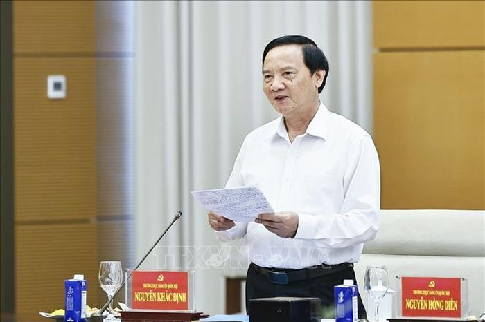 Ủy viên Trung ương Đảng, Ủy viên Ban Thường vụ Đảng ủy Quốc hội, Phó Chủ tịch Quốc hội Nguyễn Khắc Định phát biểu tại Hội nghị. Ảnh: Doãn Tấn/TTXVN