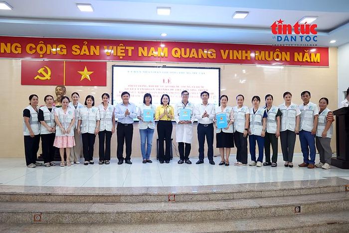 Phường ra mắt 3 Đội chăm sóc sức khỏe liên tục gắn với địa bàn dân cư phường Trung Mỹ Tây.