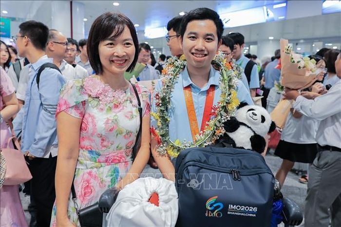 Học sinh Nguyễn Lê Nhật Nam (lớp 12, THPT chuyên Đại học Sư phạm Hà Nội) giành huy chương Vàng Olympic Toán quốc tế năm 2026. Ảnh: Lê Đông/TTXVN