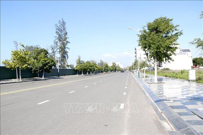 Tuyến đường ven biển được kết nối với đường trung tâm khu đô thị du lịch biển Phan Thiết. Ảnh: Nguyễn Thanh/TTXVN