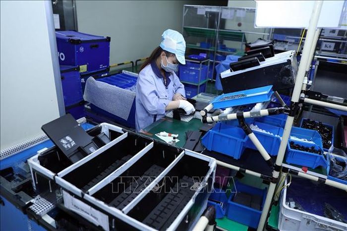 Công ty TNHH Công nghiệp chính xác EVA, vốn đầu tư của Hồng Kông (Trung Quốc) tại khu công nghiệp, đô thị VSIP Hải Phòng, chuyên sản xuất linh kiện điện tử cho máy văn phòng. Ảnh: Danh Lam/TTXVN