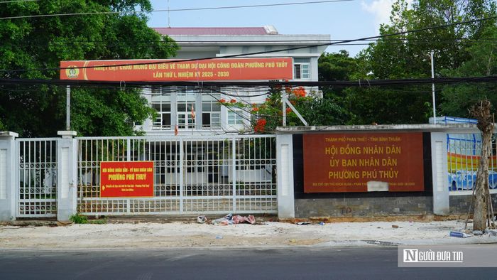 Mới đây, UBND tỉnh Lâm Đồng tổ chức hội nghị triển khai Nghị quyết số 31/2026/NQ-CP của Chính phủ về cơ chế, chính sách đặc thù nhằm đẩy nhanh xử lý nhà, đất dôi dư sau sắp xếp tổ chức bộ máy và đơn vị hành chính. Phó Chủ tịch UBND tỉnh Võ Ngọc Hiệp yêu cầu các sở, ngành khẩn trương tháo gỡ vướng mắc về đơn giá cho thuê, phương thức khai thác và cơ chế quản lý nguồn thu.