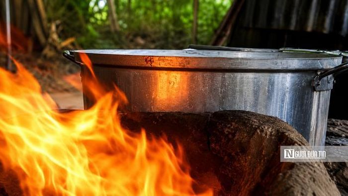 Mỗi viên đường thốt nốt là kết tinh của nắng gió Bảy Núi, của những lần leo lên ngọn cây cao, của hàng giờ đỏ lửa bên chảo đường và của sự cần cù, khéo léo của đồng bào Khmer trong hành trình gìn giữ một nghề truyền thống độc đáo.
