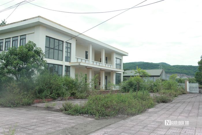 Dự án Trụ sở làm việc Trạm kiểm dịch động vật nội địa (thuộc Chi cục Chăn nuôi và Thú y) được UBND tỉnh Hà Tĩnh phê duyệt chủ trương đầu tư vào năm 2015 với nguồn vốn 8 tỷ đồng. Dự án ban đầu do Sở Nông nghiệp và Phát triển nông thôn Hà Tĩnh làm chủ đầu tư, đến năm 2018 chuyển giao cho Ban Quản lý dự án đầu tư công trình dân dụng và công nghiệp tỉnh Hà Tĩnh.