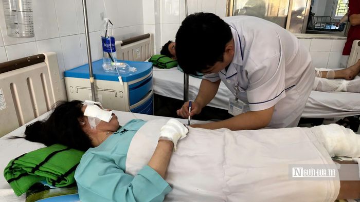 Chị Nguyễn Thị Ngọc Bích (35 tuổi, ngụ phường Hố Nai, Tp.Đồng Nai) điều trị tại Bệnh viện Đa khoa Thống Nhất sau khi bị bỏng trong vụ cháy xe khách.