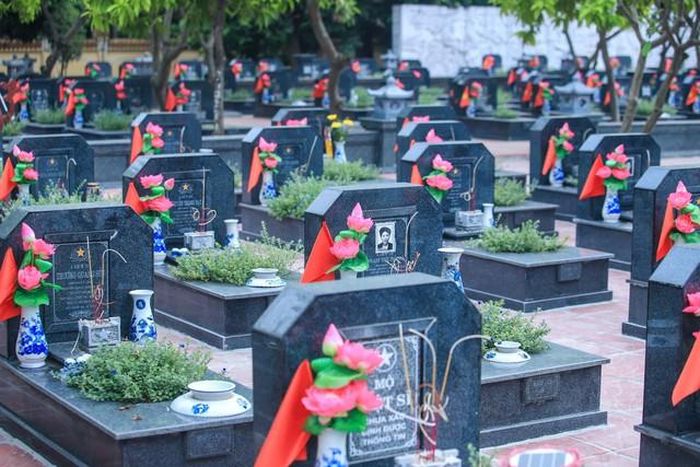 Máu xương của các thế hệ anh hùng ngã xuống vì độc lập, tự do của dân tộc là nền móng dựng xây non sông gấm vóc, khơi dậy lý tưởng sống cao đẹp cho các thế hệ hôm nay.