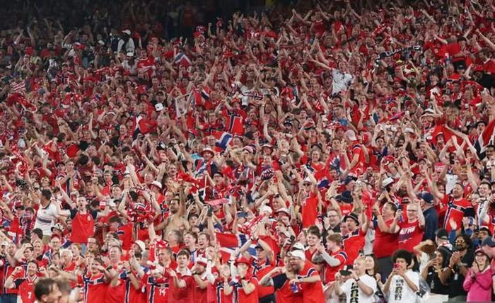 Cổ động viên Na Uy trên sân vận động tại World Cup 2026. Ảnh: Alamy/Thesun.
