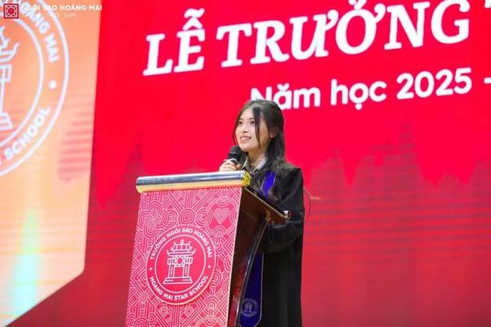 Khánh Linh dự lễ trưởng thành năm học 2026-2026 Trường THPT Ngôi Sao Hoàng Mai (Hà Nội). (Ảnh: NVCC)