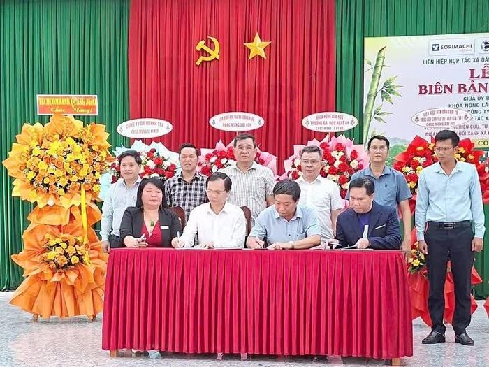 UBND xã Đình Cương, Liên hiệp HTX Dâu tằm tơ và Du lịch sinh thái Việt Nam, Khoa Nông Lâm Ngư - Trường Đại học Nghệ An và Công ty TNHH Sorimachi Việt Nam ký kết biên bản ghi nhớ hợp tác.