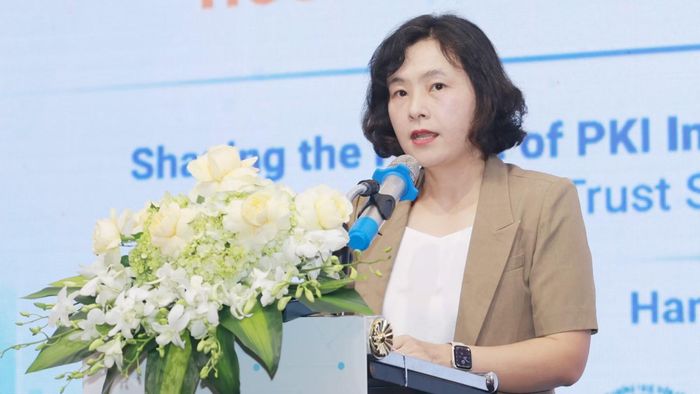 Bà Tô Thị Thu Hương cho rằng việc xây dựng hệ sinh thái dịch vụ tin cậy có khả năng kháng lượng tử là nền tảng bảo vệ kinh tế số và chính phủ số trong giai đoạn mới. Ảnh: T.Anh.