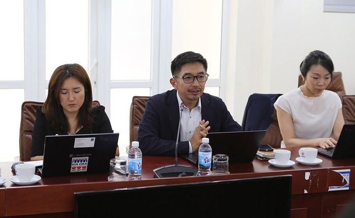 Đoàn công tác của ADB tham dự buổi làm việc. Ảnh: EVNNPT