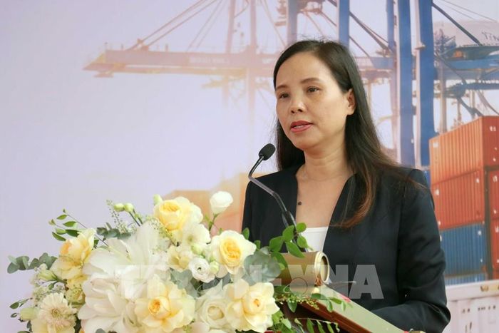 Đại diện Cục Xúc tiến thương mại, Vụ phát triển Thị trường nước ngoài (Bộ Công Thương) phát biểu tại sự kiện. Ảnh: Hoàng Ngọc - TTXVN