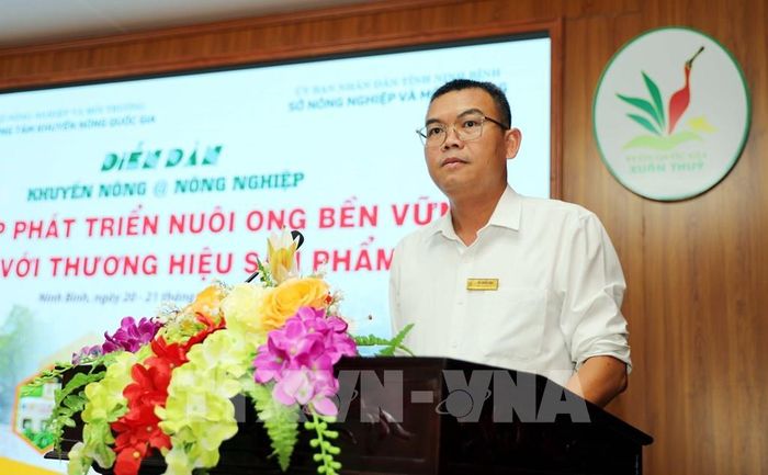 Phó Giám đốc Vườn Quốc gia Xuân Thủy Vũ Quốc Đạt phát biểu tại Diễn đàn. Ảnh: Thái Thuần – TTXVN