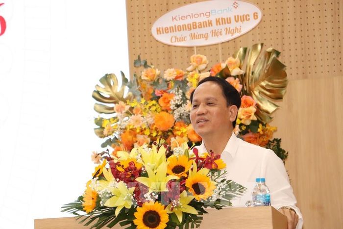 Ông Phạm Minh Tú, Giám đốc Ngân hàng Nhà nước chi nhánh khu vực 13 phát biểu tại hội nghị. Ảnh: Hồng Nhung – TTXVN