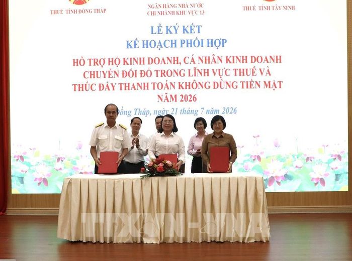 Ngân hàng Nhà nước khu vực 13 ký kết Kế hoạch phối hợp giữa Ngân hàng Nhà nước Khu vực 13 và Thuế tỉnh Đồng Tháp, Thuế tỉnh Tây Ninh. Ảnh: Hồng Nhung – TTXVN