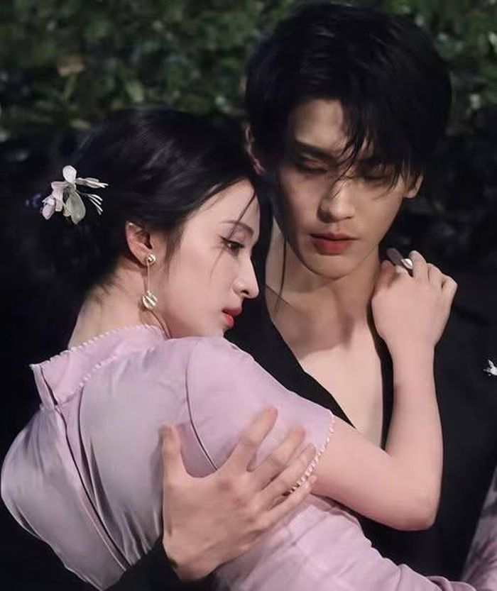 Tạo hình dân quốc của Trương Lăng Hách và Vương Sở Nhiên nhận nhiều lời khen nhờ ngoại hình nổi bật và sự tương xứng trên màn ảnh. Ảnh: Weibo.