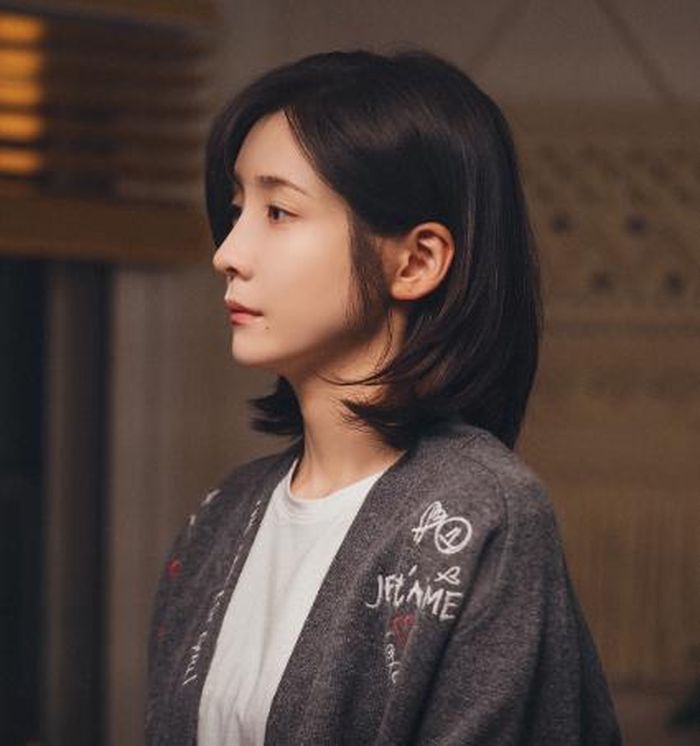 Tin nhắn từ Si Woo khiến Ji Yoon chần chừ giữa yêu và tổn thương.