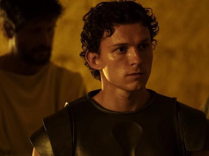Trong phiên bản của Nolan, Telemachus con trai của Odysseus được xây dựng non nớt hơn so với nguyên tác. Ảnh: NSX