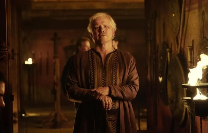John Leguizamo là một trong những bất ngờ thú vị nhất của phim. Ảnh: NSX